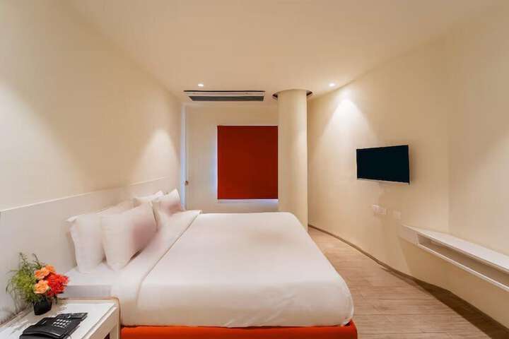 Room 18 of 25