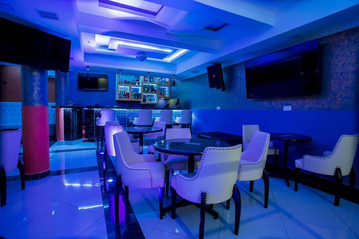 Lounge 18 of 22