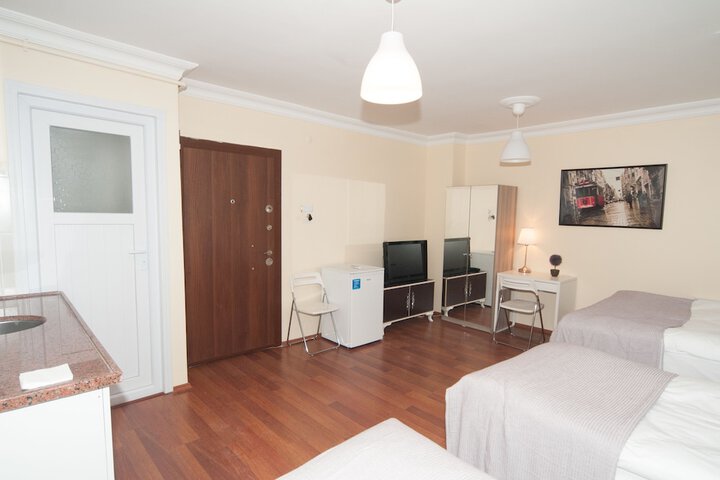Room 6 of 27
