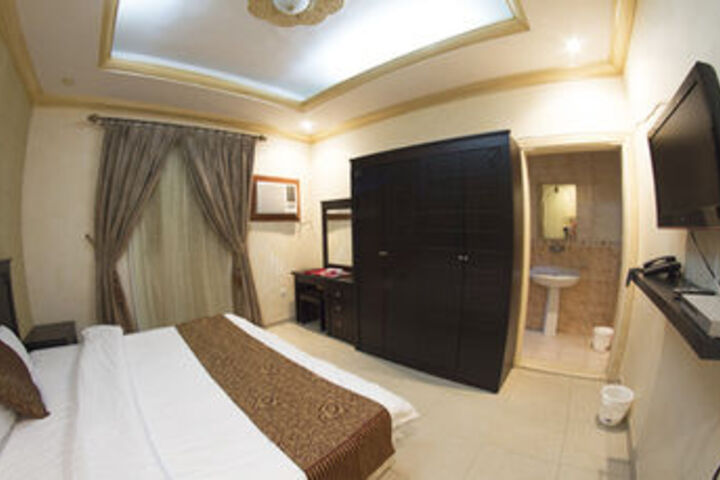 Room 8 of 14