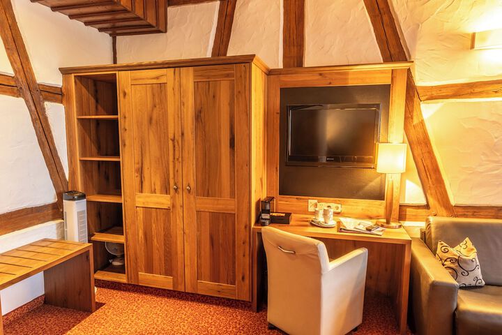 Room 35 of 146