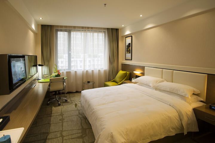 Room 3 of 8