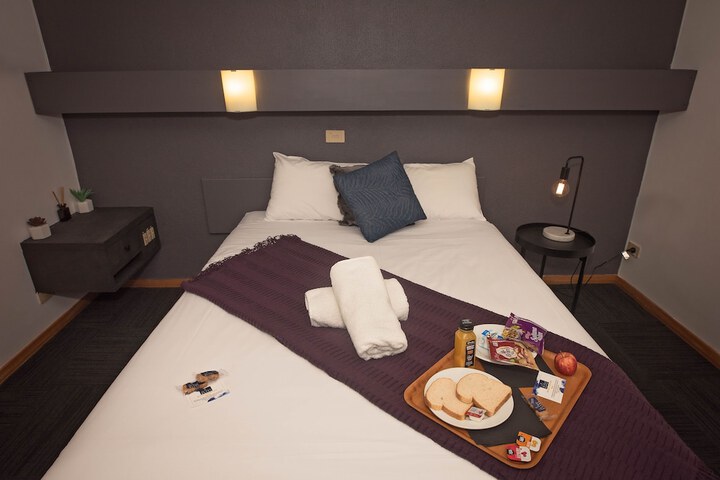 Room 28 of 65