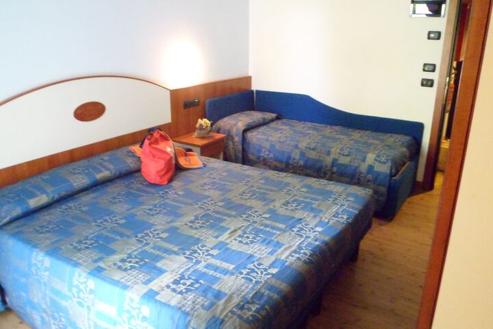 Room 2 of 49