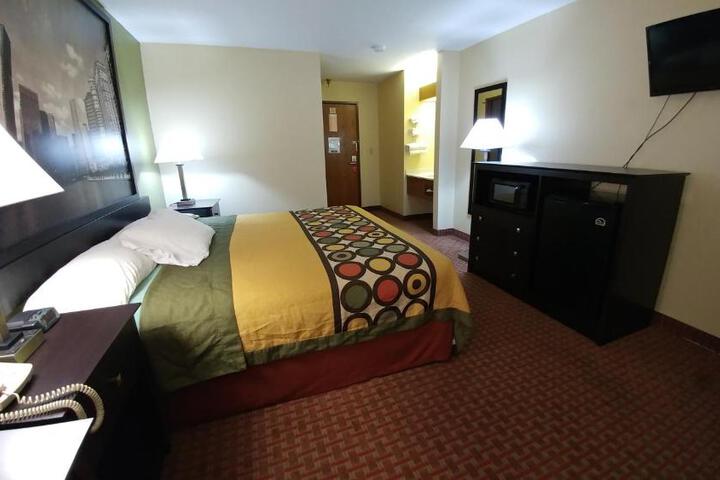 1 King Bed (9 of 18)