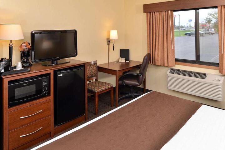 1 Queen Bed (2 of 20)