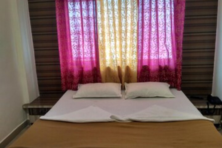 Room 16 of 19
