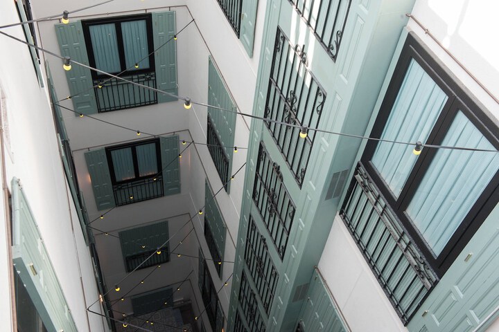 Room 16 of 156