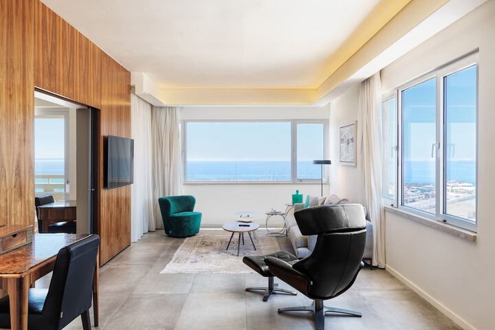 Room 52 of 154