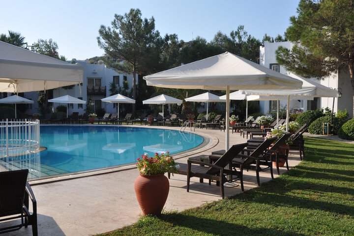 Hotel with Pool