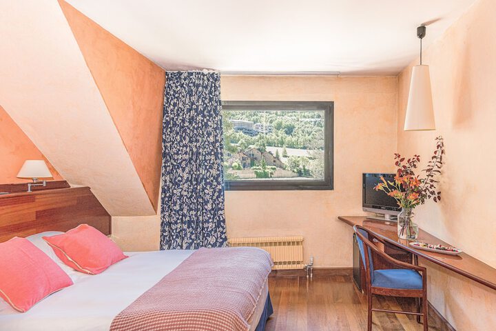 Room 3 of 75