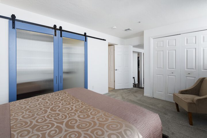 Room 8 of 106