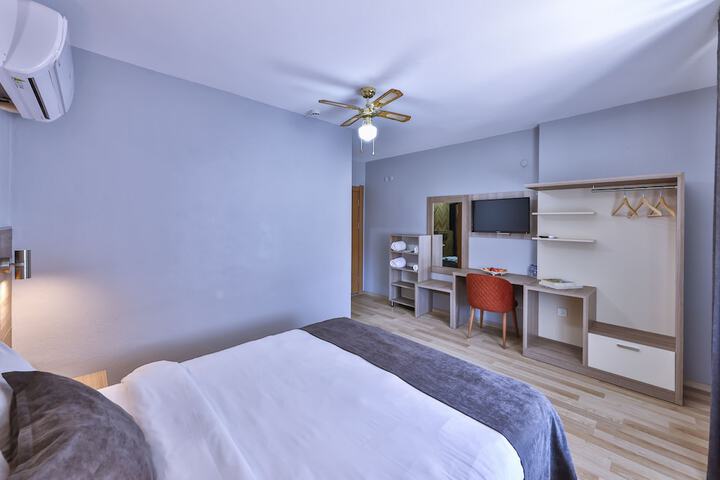 Room 8 of 125