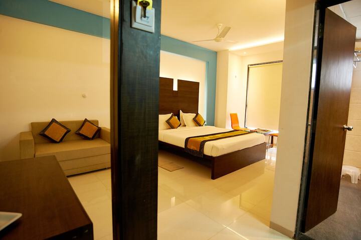Room 28 of 51