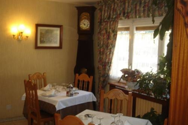 Dining 5 of 7
