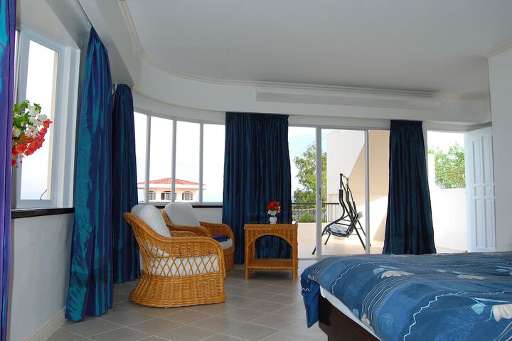 Room 7 of 65