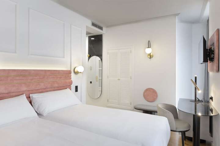 Room 8 of 21