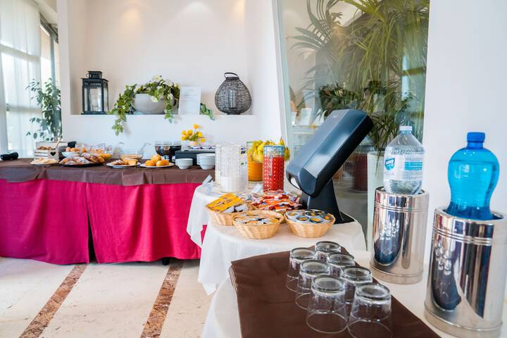 Breakfast/Coffee Service 26 of 36
