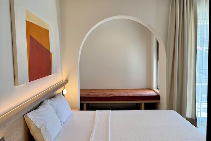 Room 27 of 48