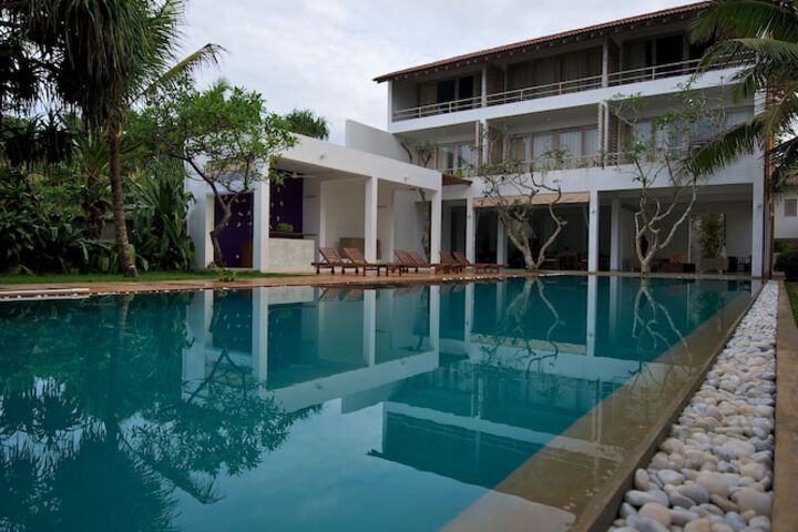 Hotel with Pool