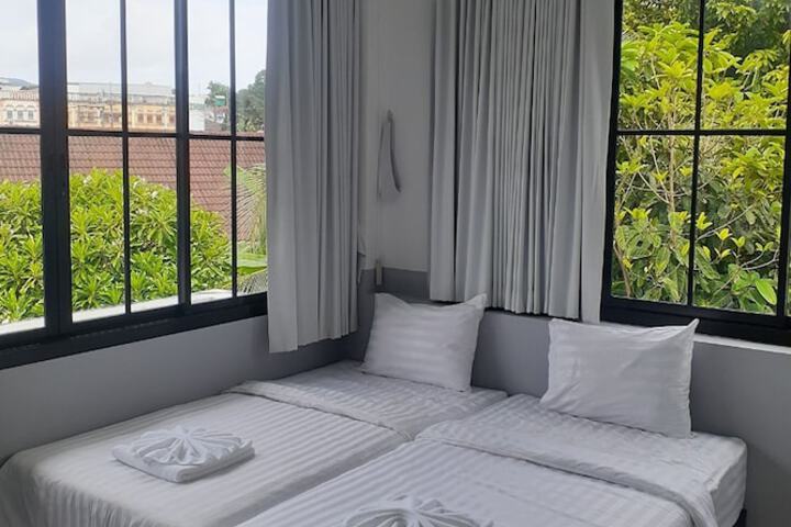 Room 44 of 117