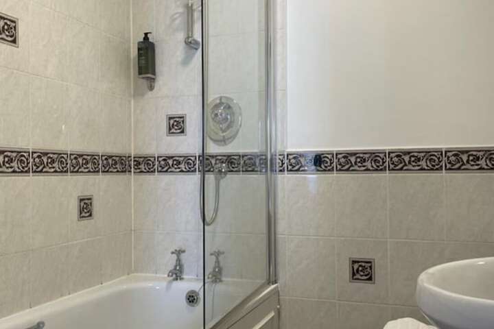Room 42 of 121