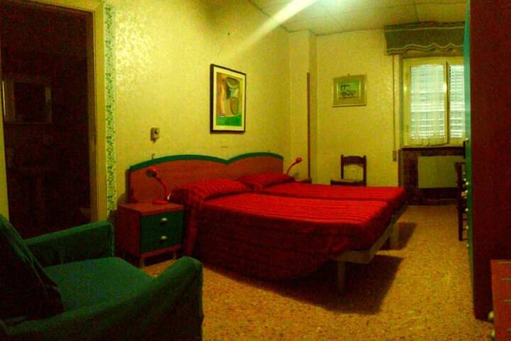 Room 8 of 34