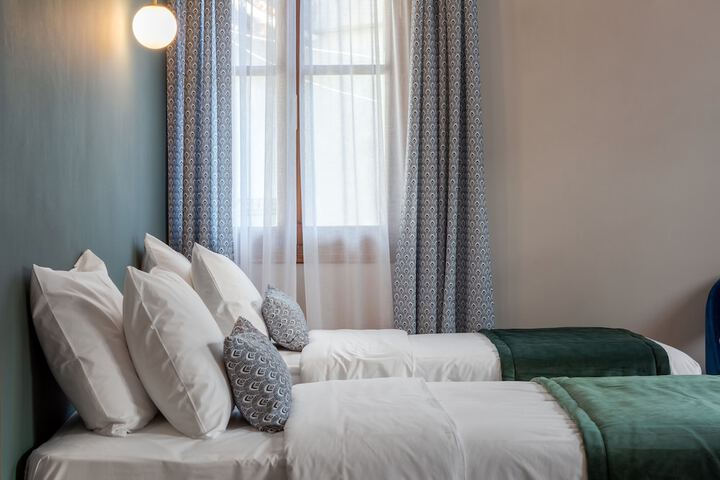 Room 42 of 47