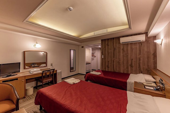Room 26 of 106