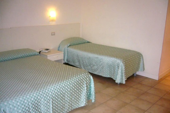 Room 13 of 48