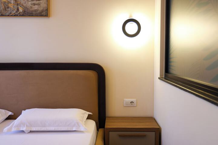 Room 50 of 162