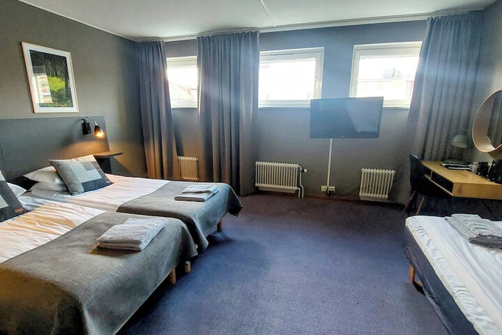 Room 35 of 103