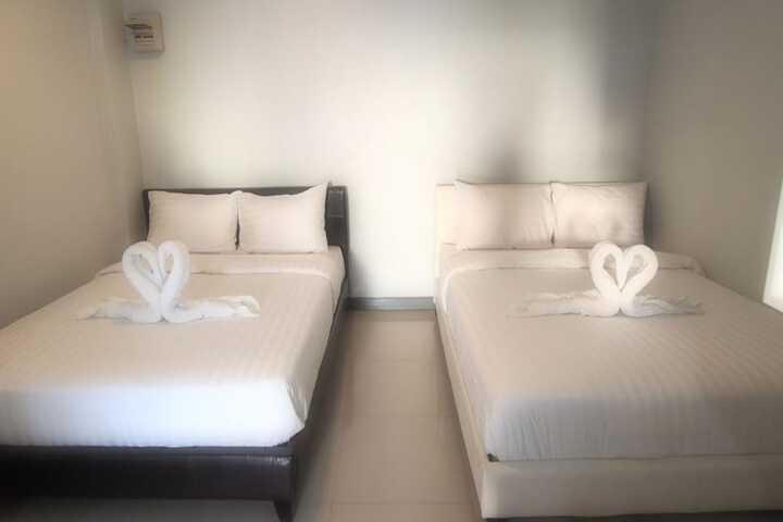Room 4 of 16