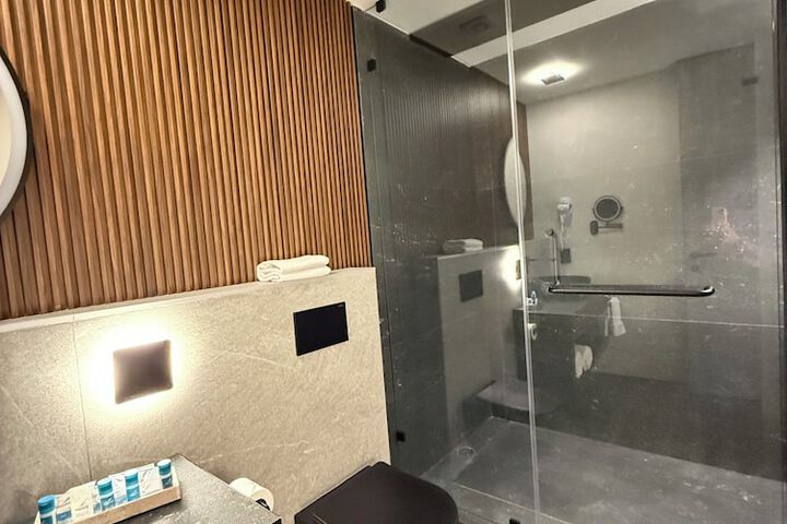 Room 54 of 64