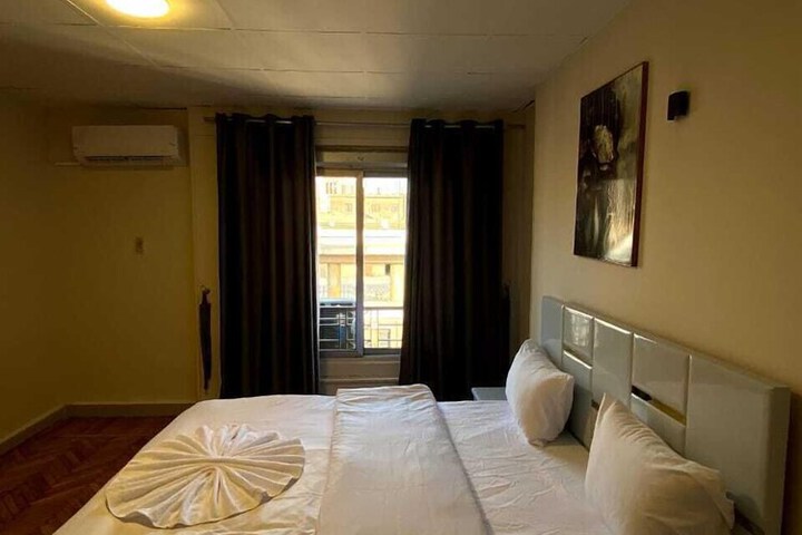 Room 8 of 16