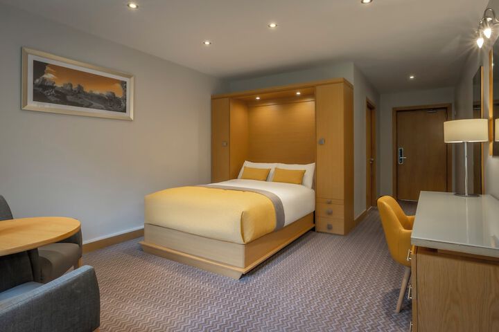 Room 4 of 23