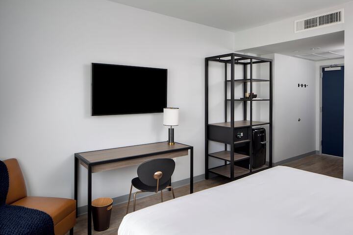 Room 35 of 83