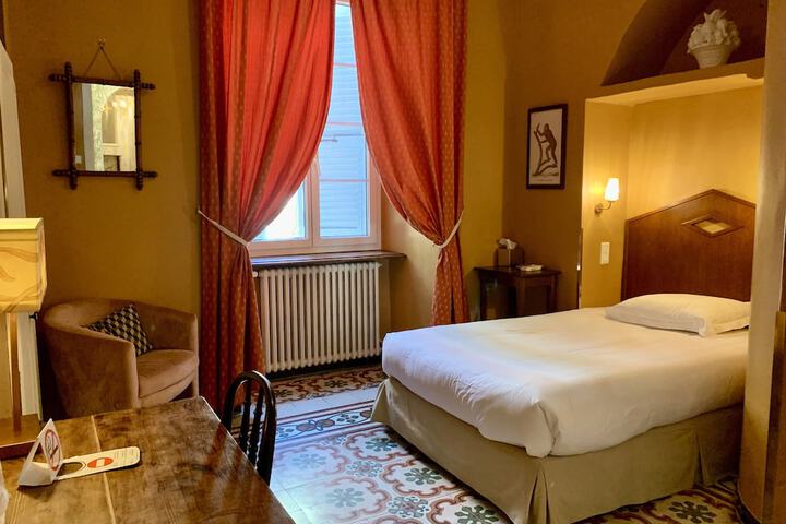 Room 40 of 107