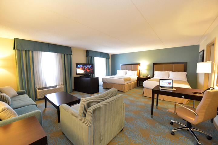 2 Queen Beds (2 of 21)