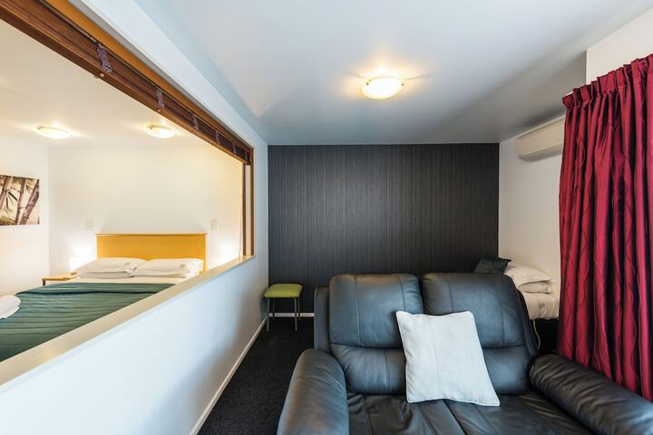 Room 31 of 80