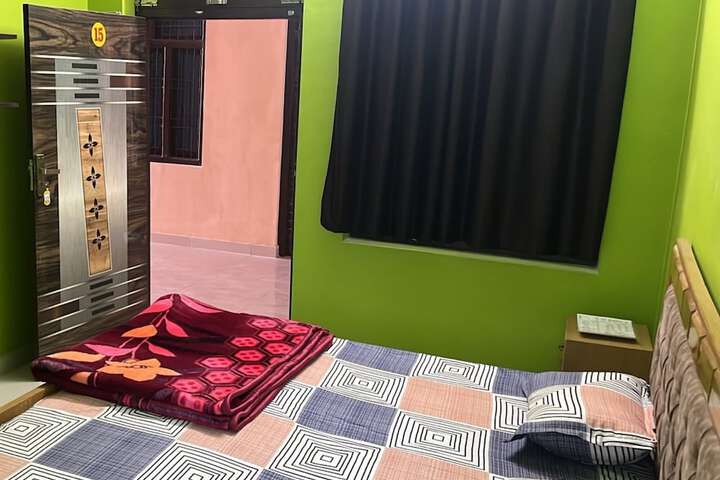 Room 6 of 17