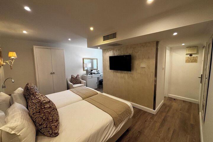 Room 38 of 155