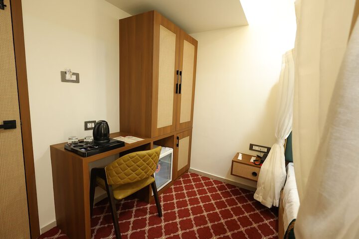 Room 35 of 62