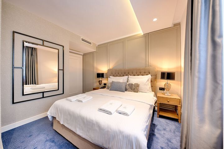 Room 12 of 106
