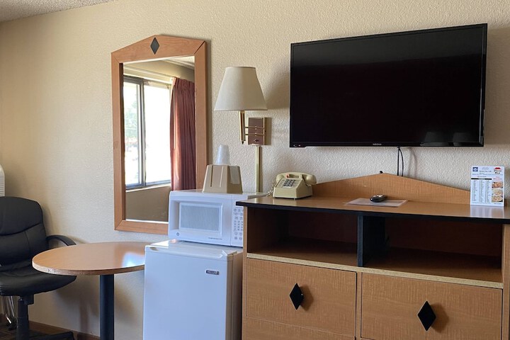 2 Double Beds (16 of 18)
