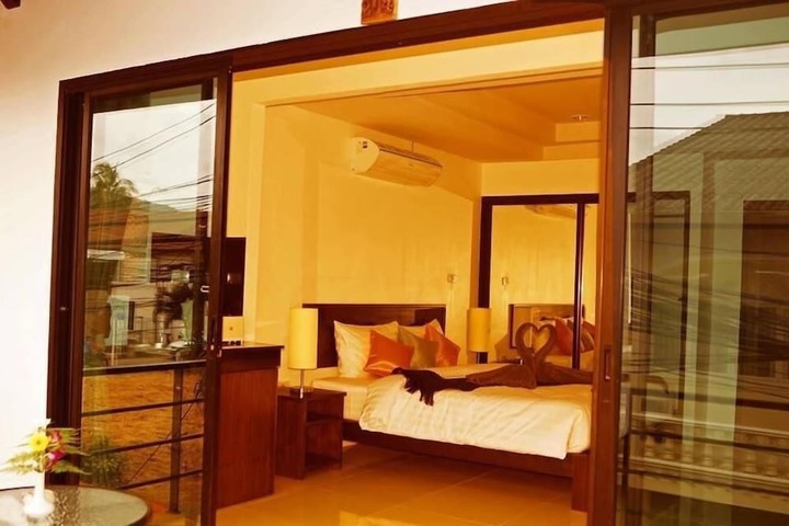Room 6 of 34