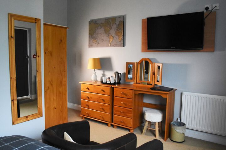 Room 8 of 38