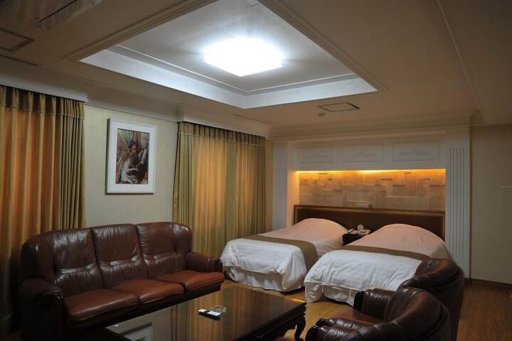 Room 11 of 23