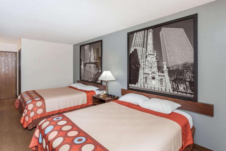 1 Queen Bed (4 of 16)