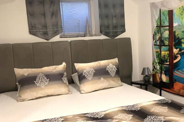 Room 6 of 29